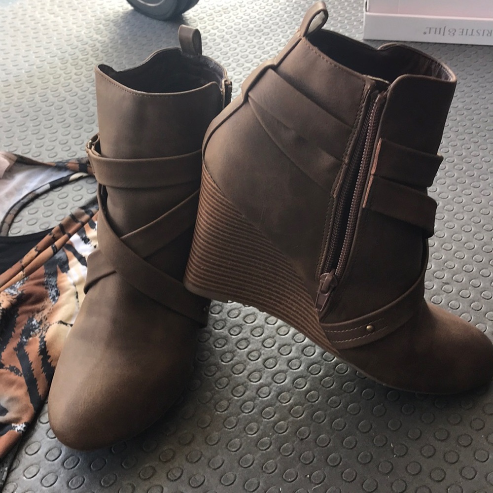 Shoes with free dress